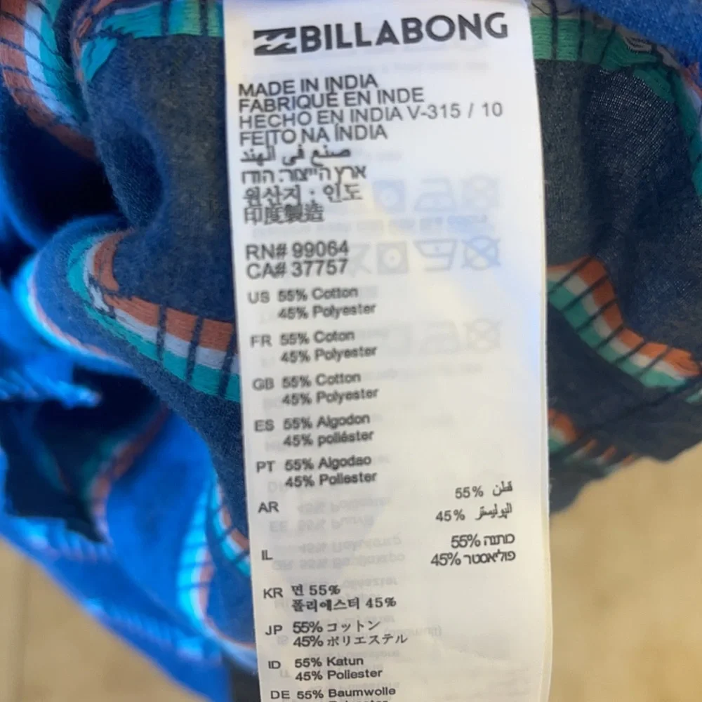 Billabong Short Sleeve Button-down Shirt EUC - Picture 3 of 4